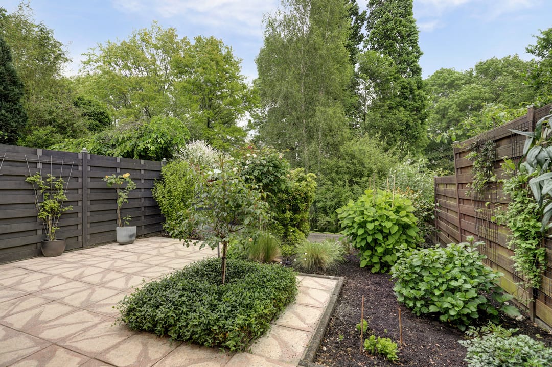 Spacious Terraced Home with Water Views in Gouda's Water- en Grassenbuurt — 32
