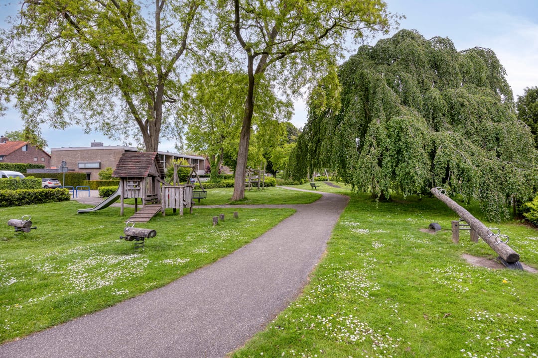 Authentic 1930s Detached Fixer-Upper with Renovation Potential in Rhoon — 43