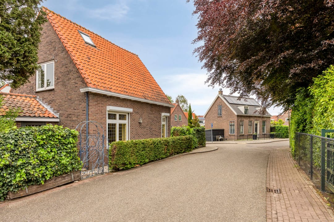 Authentic 1930s Detached Fixer-Upper with Renovation Potential in Rhoon — 38
