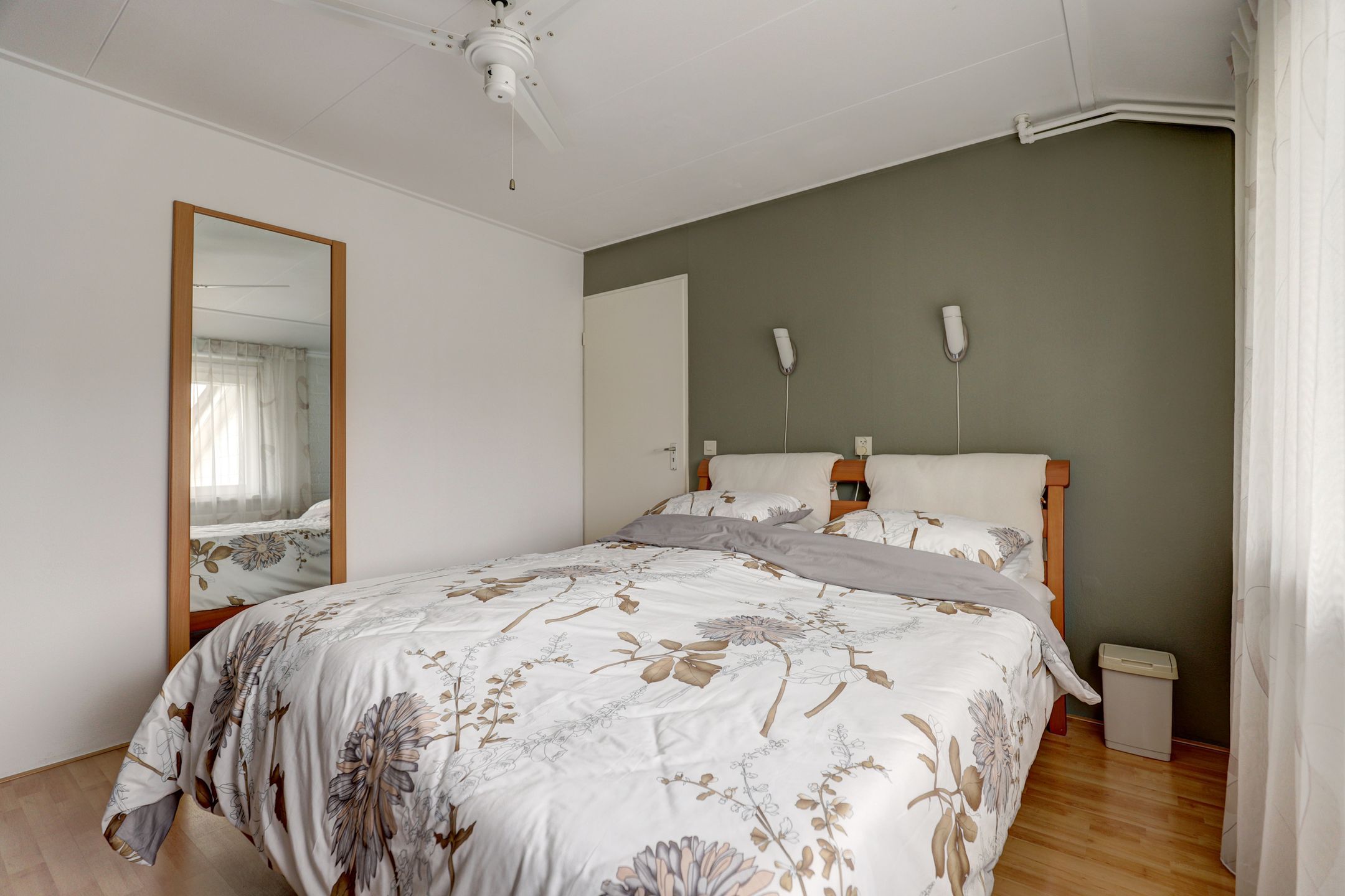 Spacious Terraced Home with Water Views in Gouda's Water- en Grassenbuurt — 18