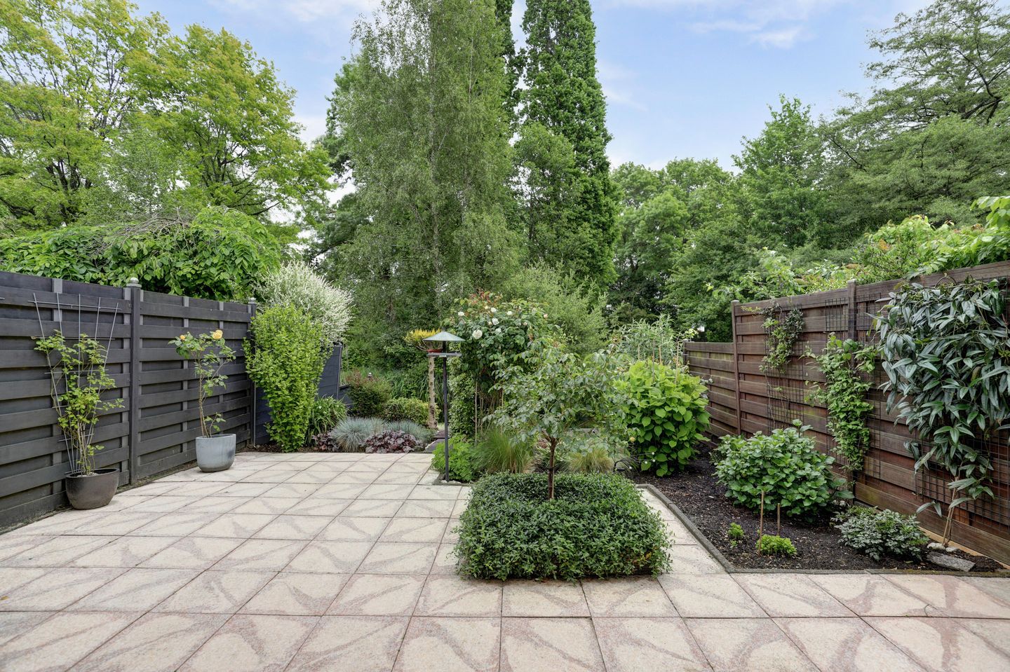 Spacious Terraced Home with Water Views in Gouda's Water- en Grassenbuurt — 29