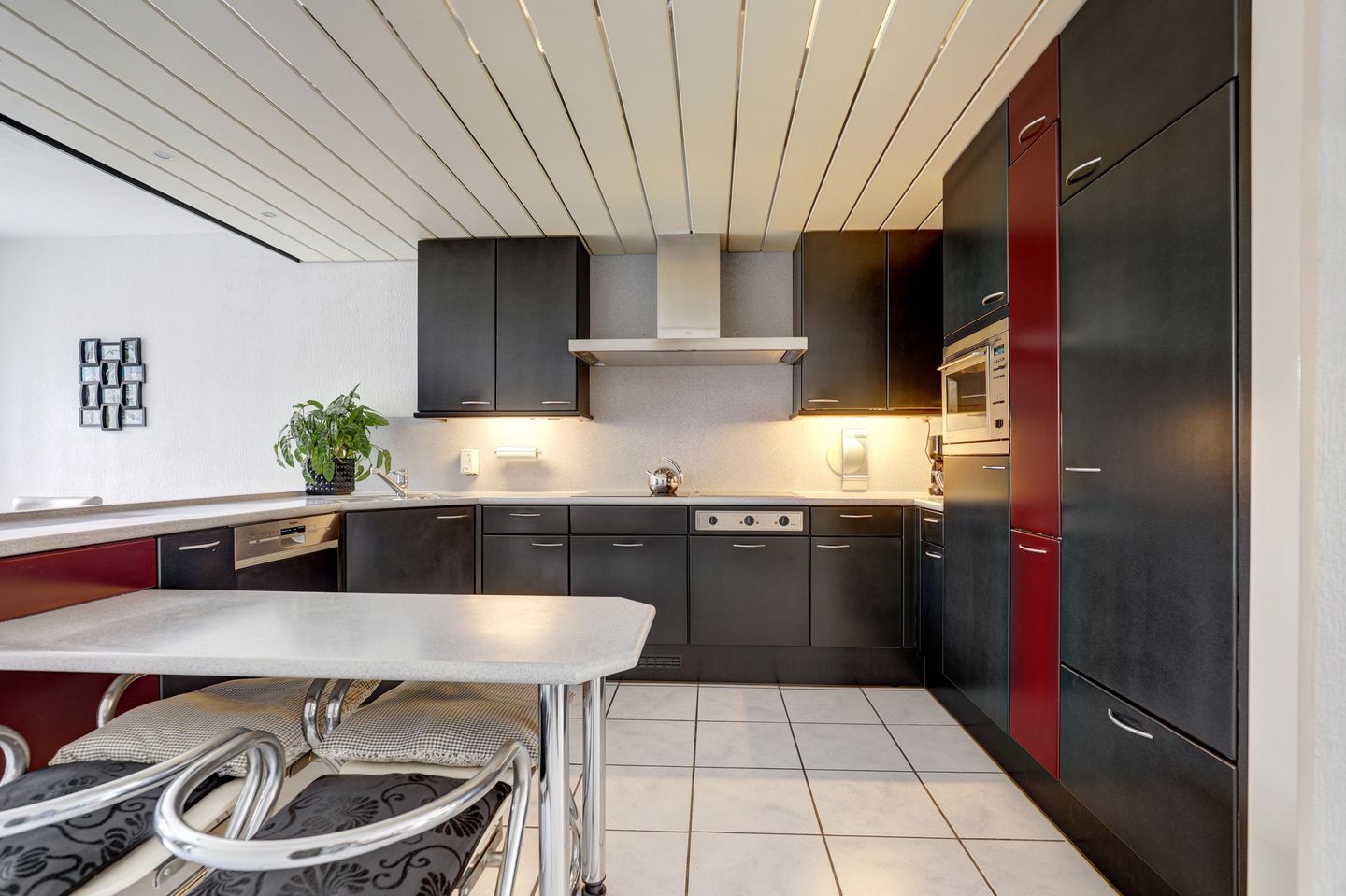 Spacious Terraced Home with Water Views in Gouda's Water- en Grassenbuurt — 10