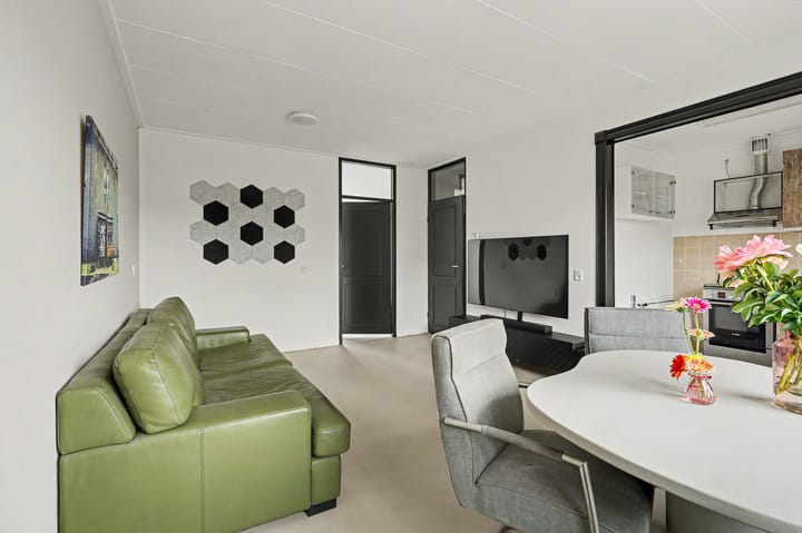 Photo 3 of Schouwenbank 25-A