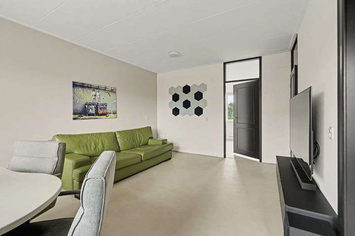 Photo 4 of Schouwenbank 25-A