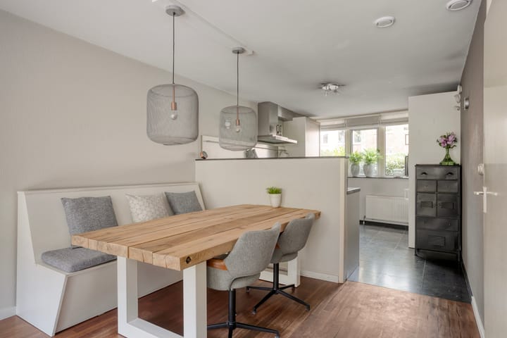 Tussenwoning te koop: De Meij van Streefkerkstraat 74, Leiden