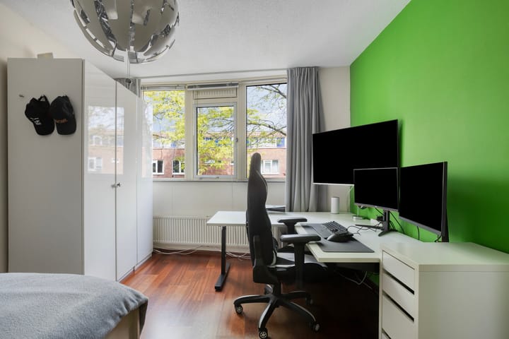 Tussenwoning te koop: De Meij van Streefkerkstraat 74, Leiden
