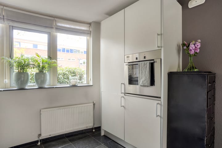 Tussenwoning te koop: De Meij van Streefkerkstraat 74, Leiden
