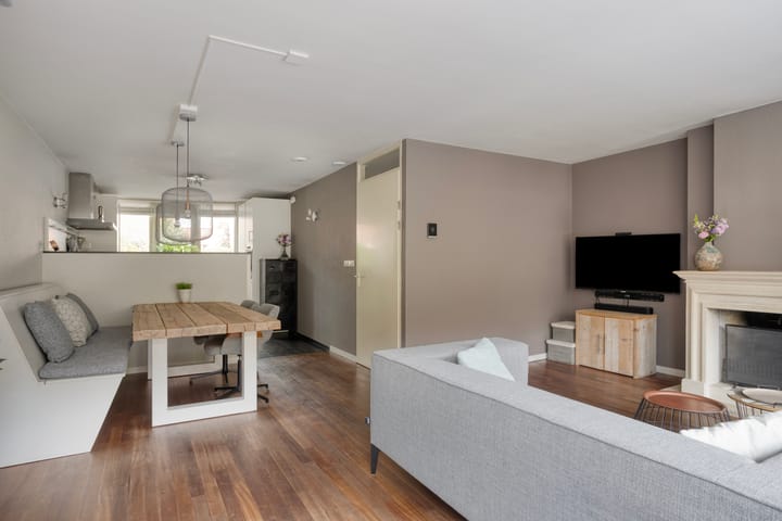 Tussenwoning te koop: De Meij van Streefkerkstraat 74, Leiden