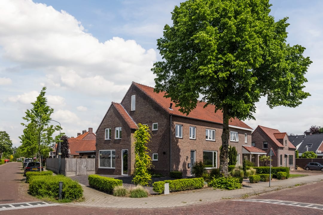 Spacious Semi-Detached Family Home with Outbuilding in Hoogeloon — 47