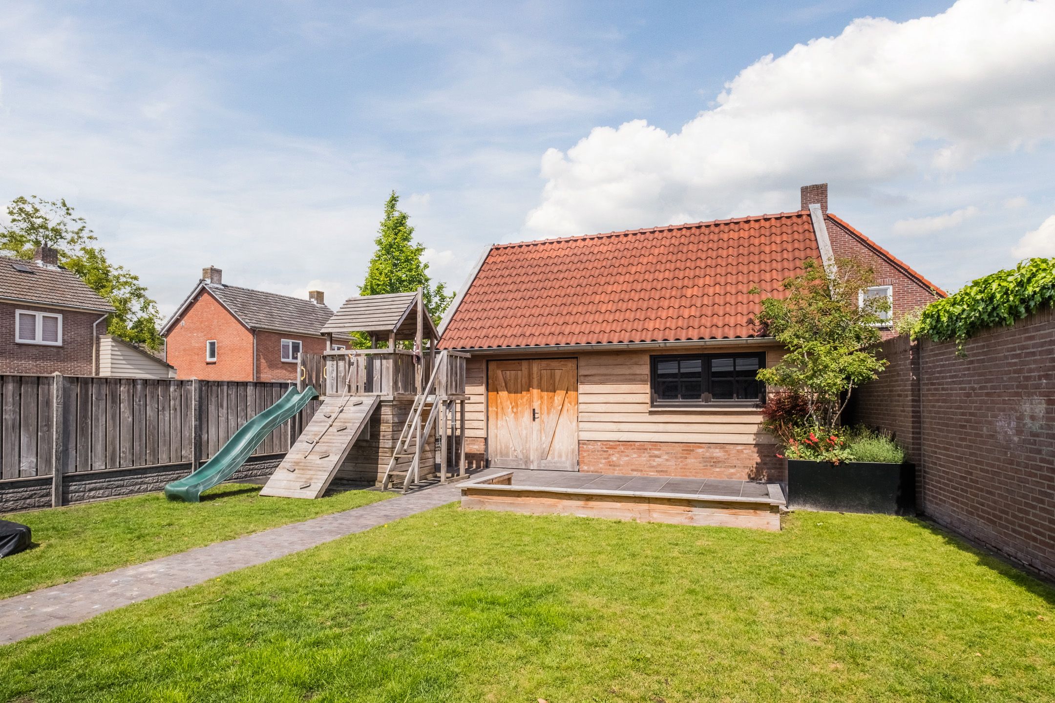 Spacious Semi-Detached Family Home with Outbuilding in Hoogeloon — 39