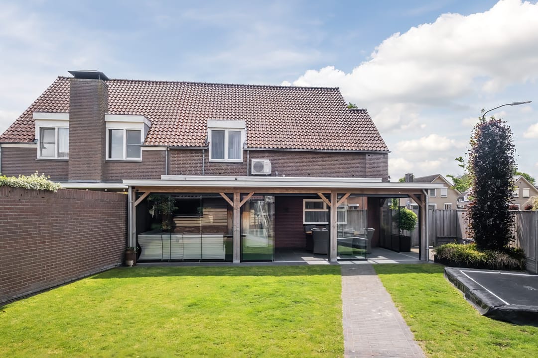 Spacious Semi-Detached Family Home with Outbuilding in Hoogeloon — 41