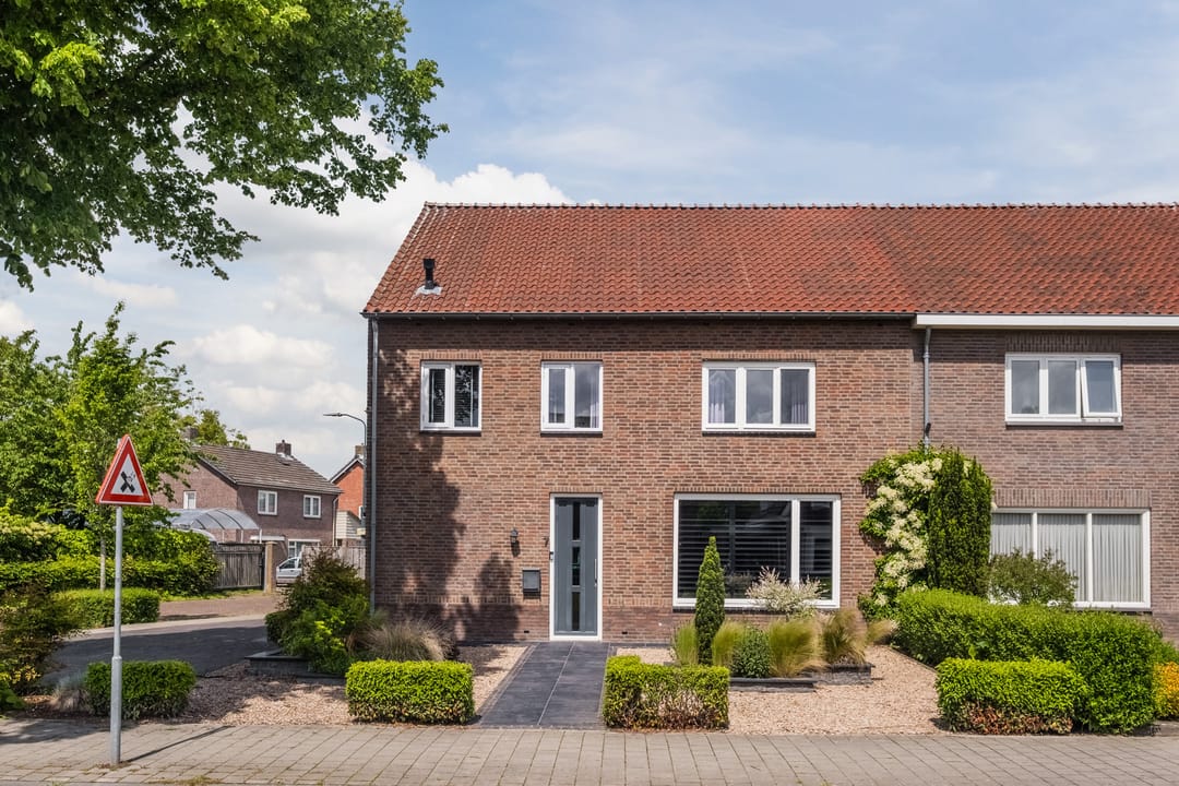 Spacious Semi-Detached Family Home with Outbuilding in Hoogeloon — 46