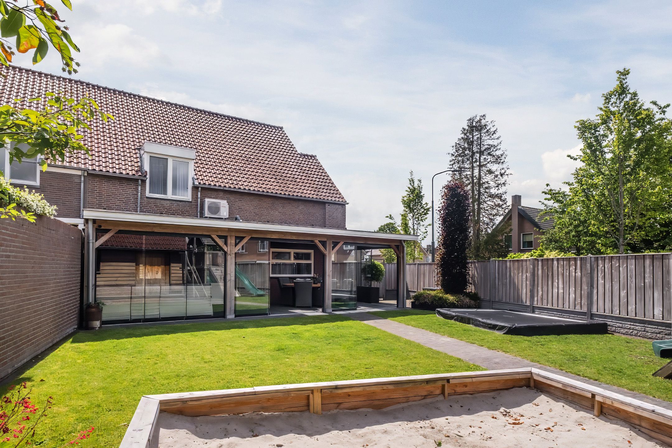 Spacious Semi-Detached Family Home with Outbuilding in Hoogeloon — 42