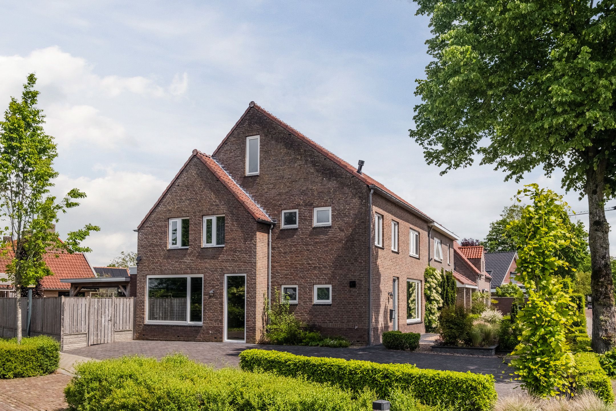 Spacious Semi-Detached Family Home with Outbuilding in Hoogeloon — 48