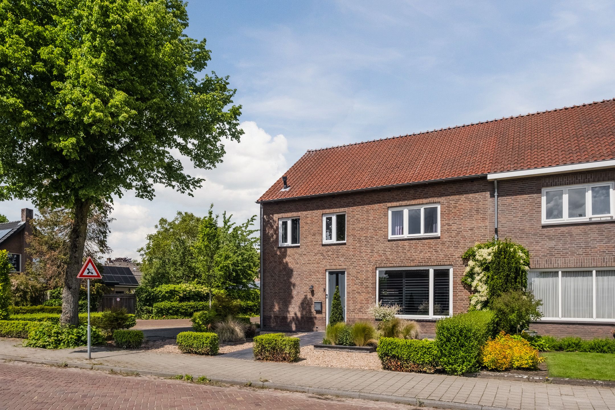 Spacious Semi-Detached Family Home with Outbuilding in Hoogeloon — 45