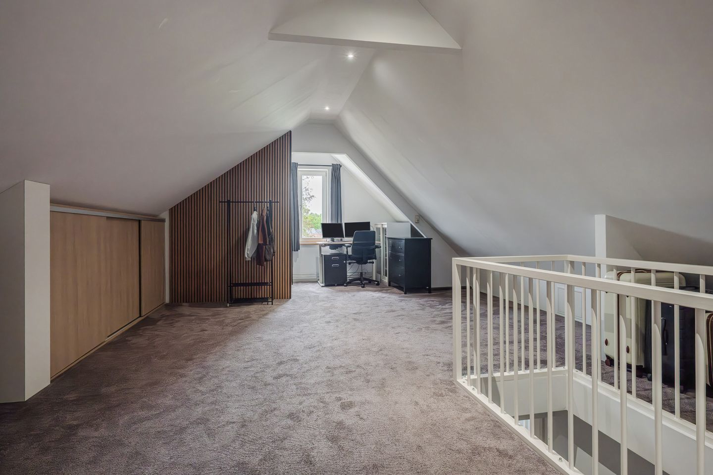 Spacious Semi-Detached Family Home with Outbuilding in Hoogeloon — 35