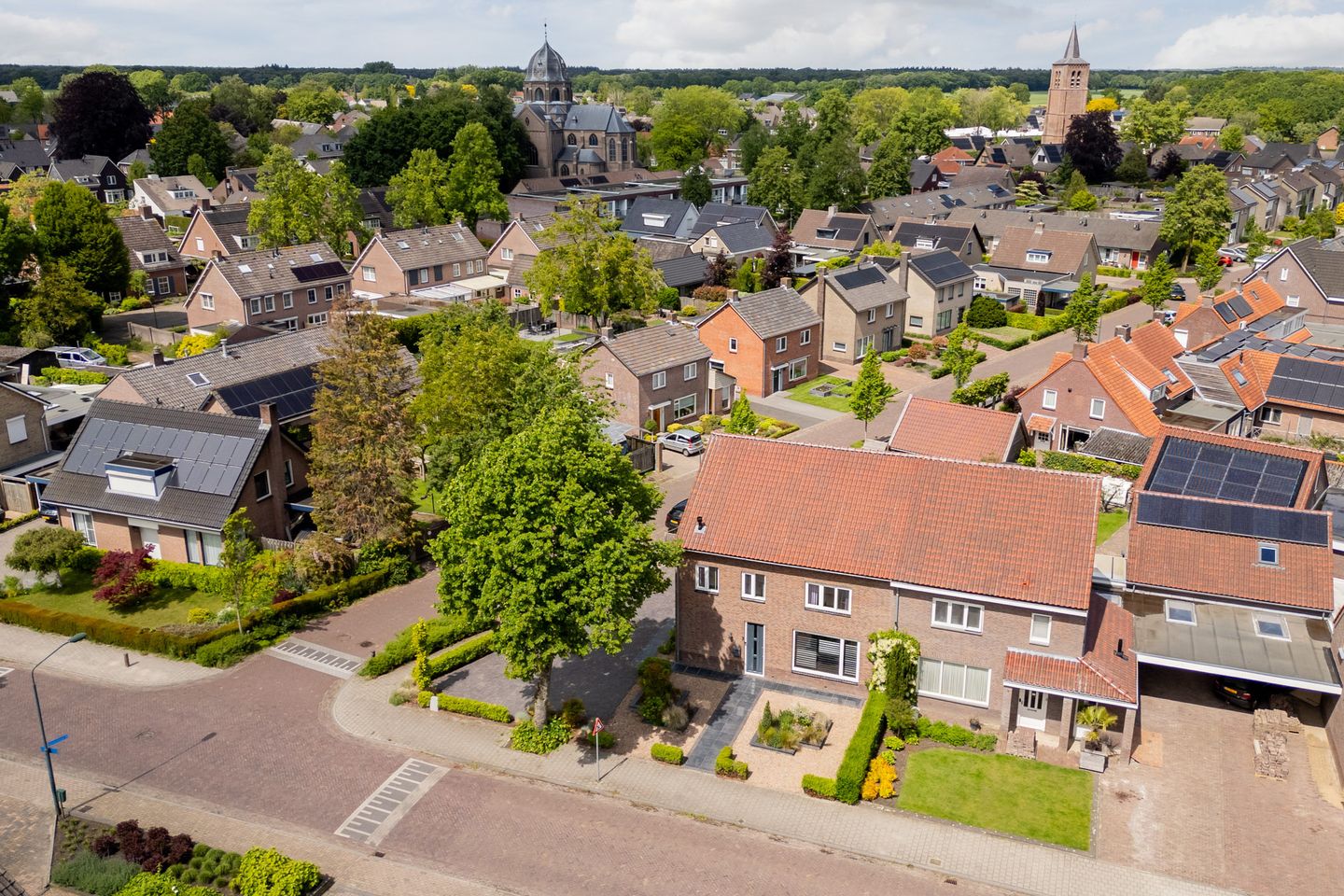 Spacious Semi-Detached Family Home with Outbuilding in Hoogeloon — 50
