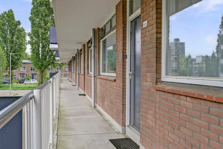 Photo 2 of Van Borselenstraat 66