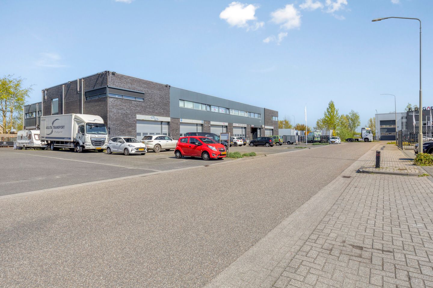 Bekijk foto 2 van De Heinen 31-B