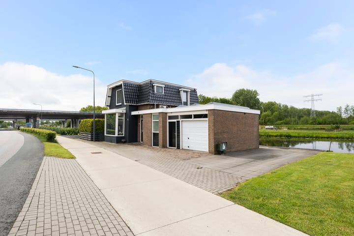 Vrijstaande woning te koop: Leeuwarderstraatweg 1, Heerenveen