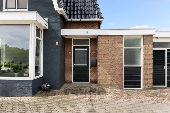 Vrijstaande woning te koop: Leeuwarderstraatweg 1, Heerenveen