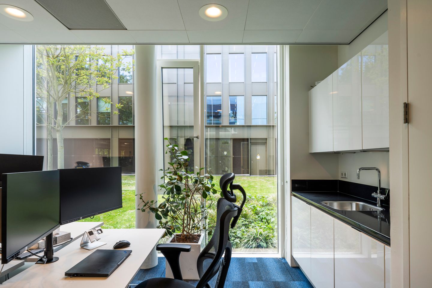 View photo 4 of Fred. Roeskestraat 113