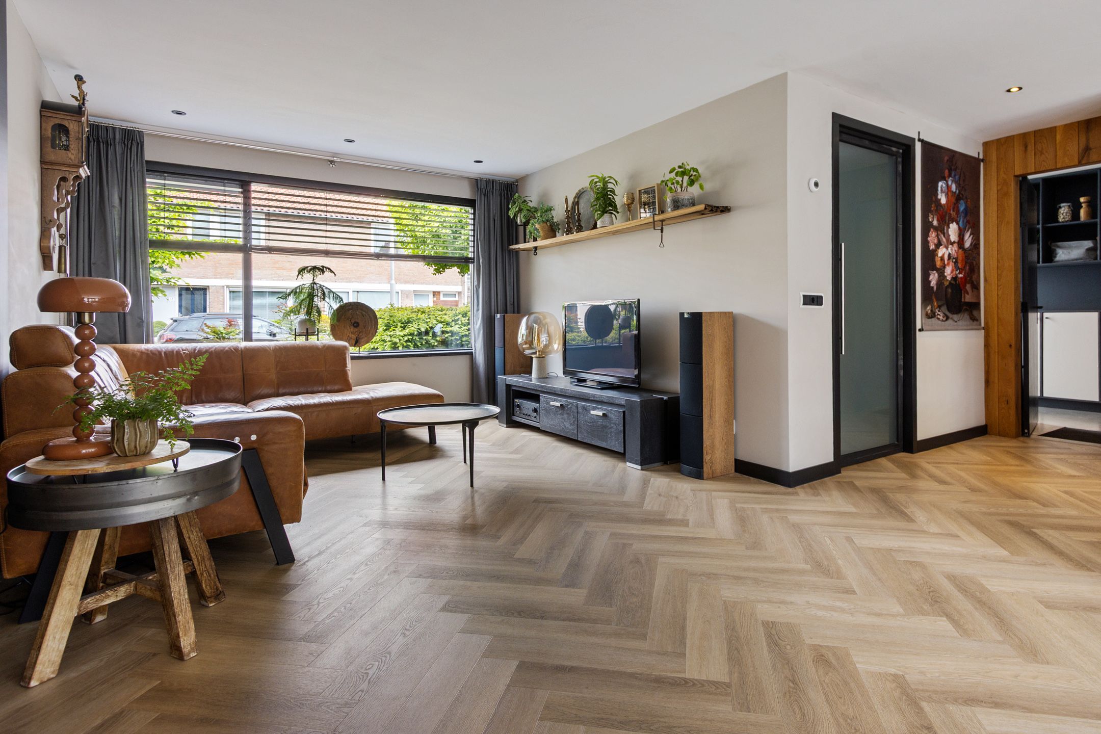 Completely Renovated Corner Home with Heated Pool and Garage in Central Emmeloord — 15