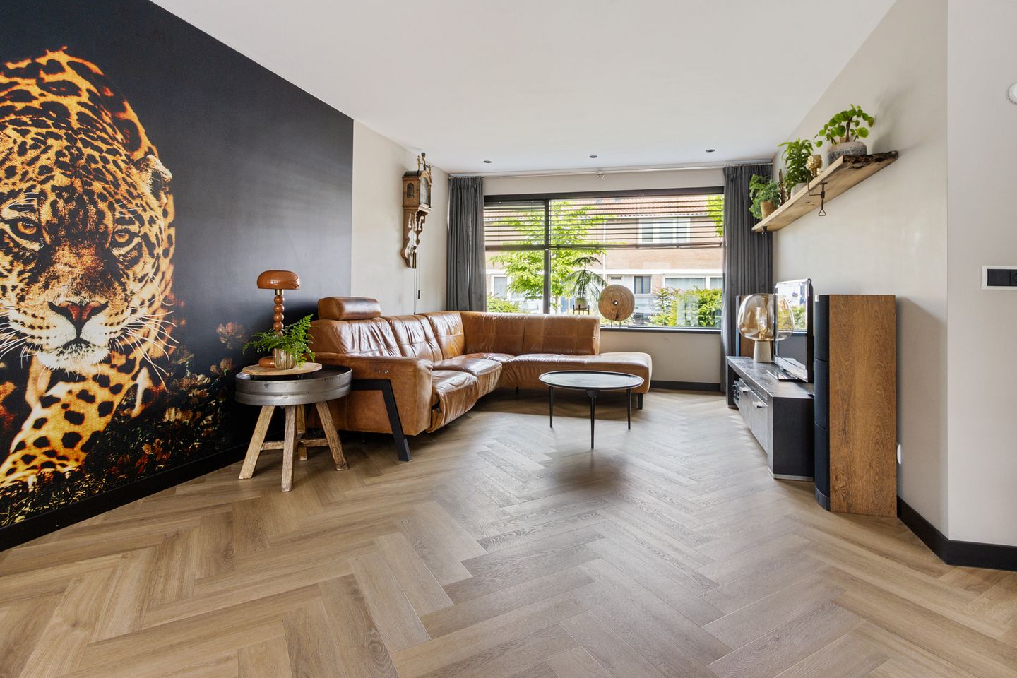 Completely Renovated Corner Home with Heated Pool and Garage in Central Emmeloord — 14