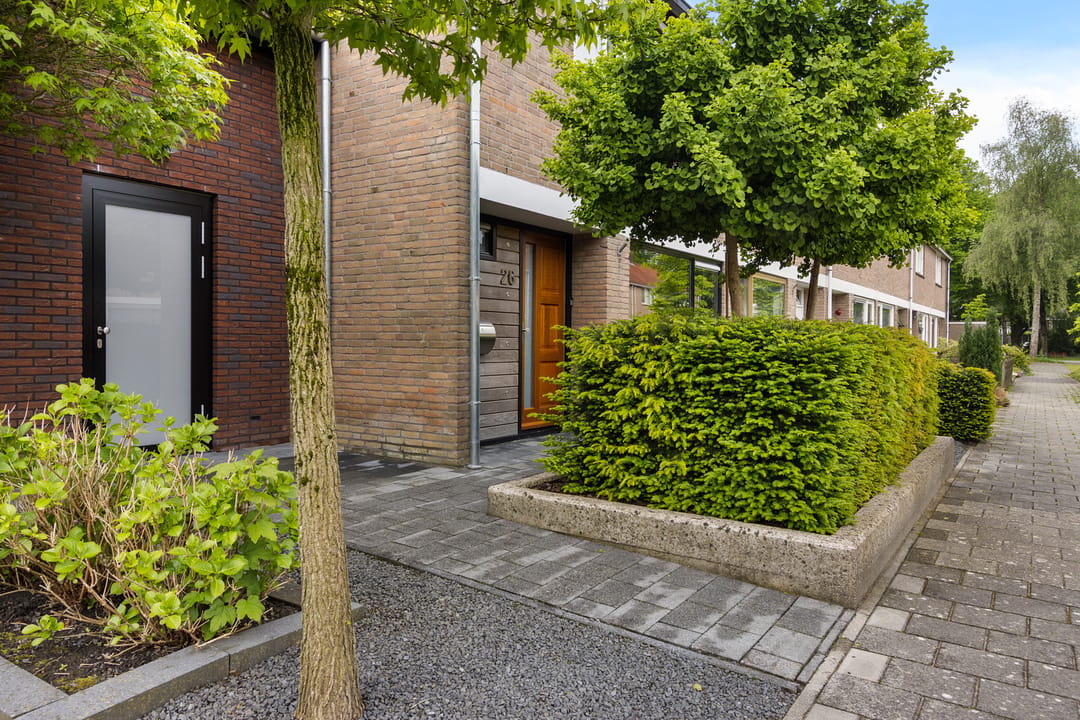 Completely Renovated Corner Home with Heated Pool and Garage in Central Emmeloord — 11