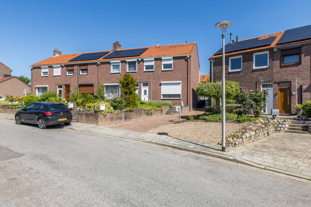 Semi-detached corner home with solar panels in central Hoensbroek — 32