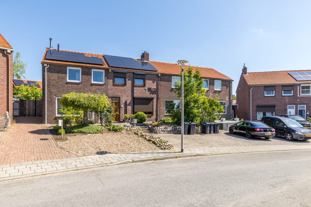 Semi-detached corner home with solar panels in central Hoensbroek — 31