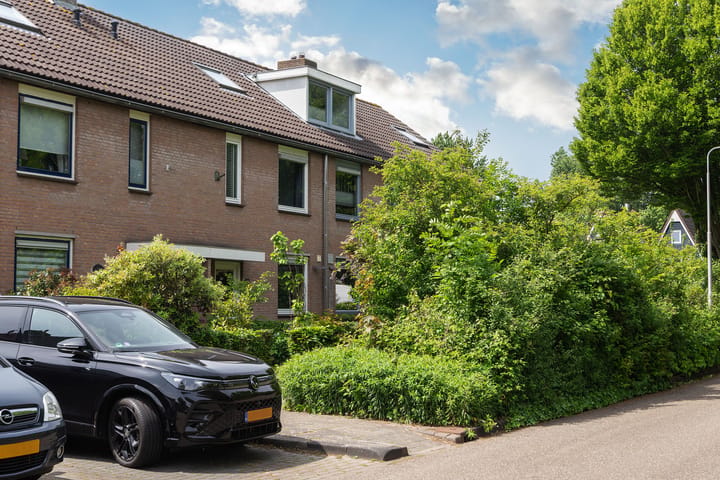 Photo 2 of Huygensstraat 2