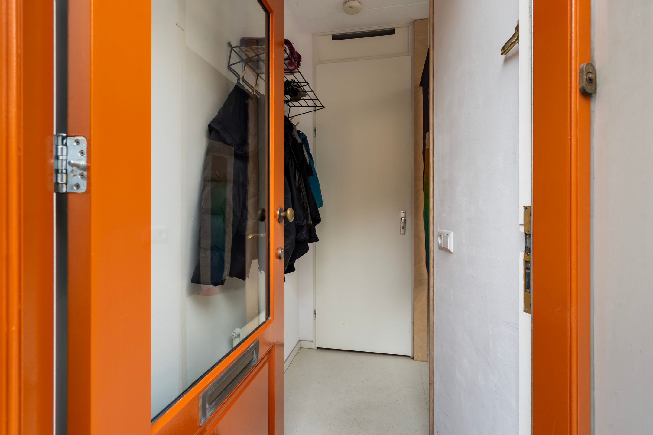 Renovated terraced house with west-facing terrace and private parking in historic Delfshaven — 48