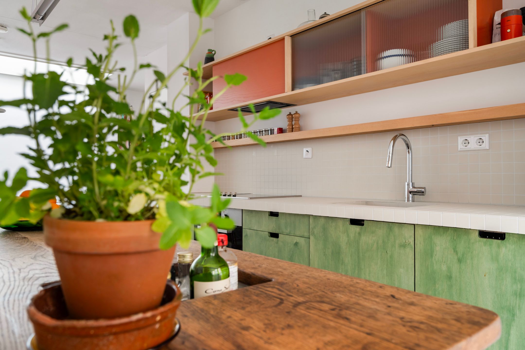 Renovated terraced house with west-facing terrace and private parking in historic Delfshaven — 27