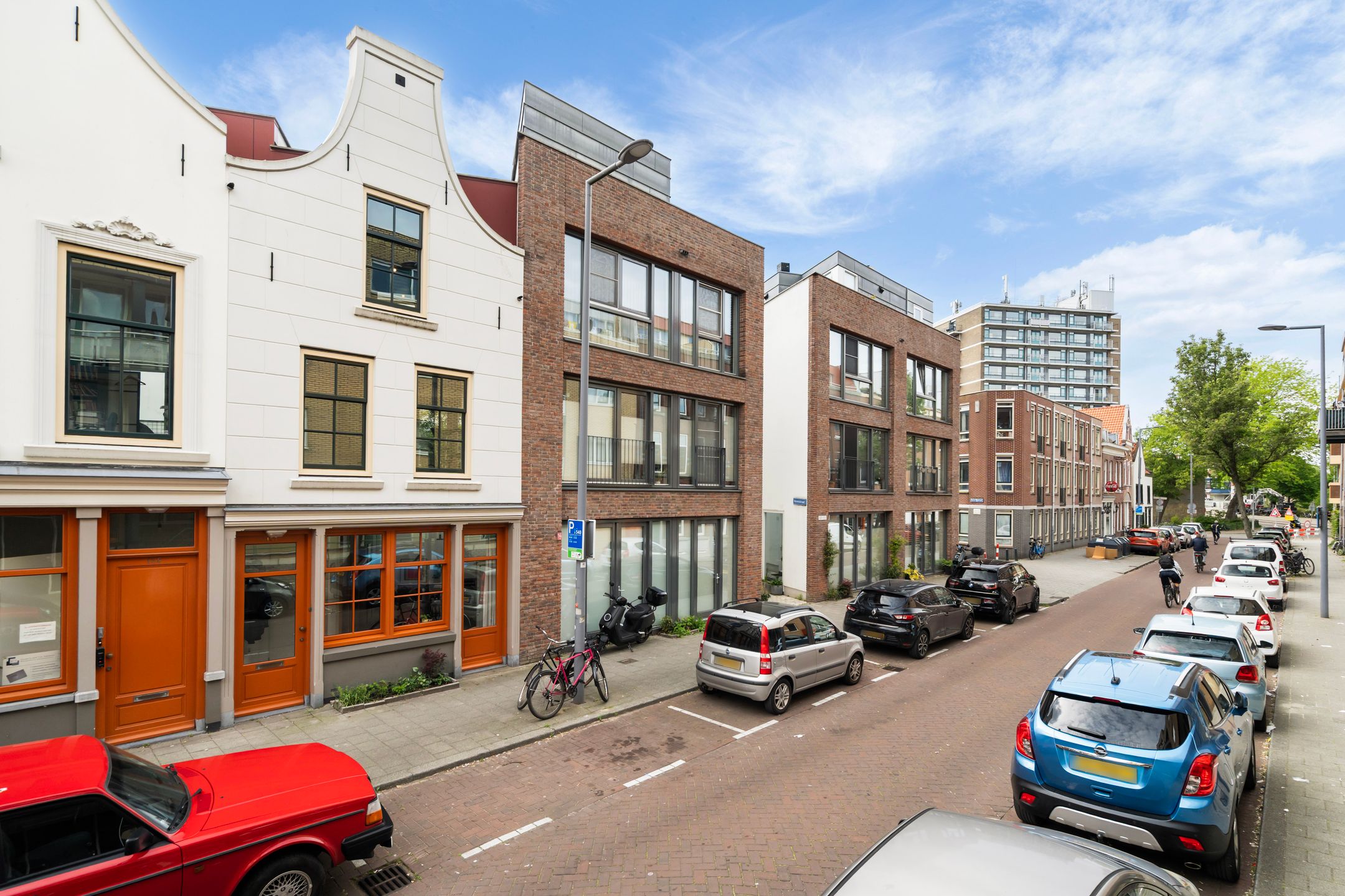 Renovated terraced house with west-facing terrace and private parking in historic Delfshaven — 51