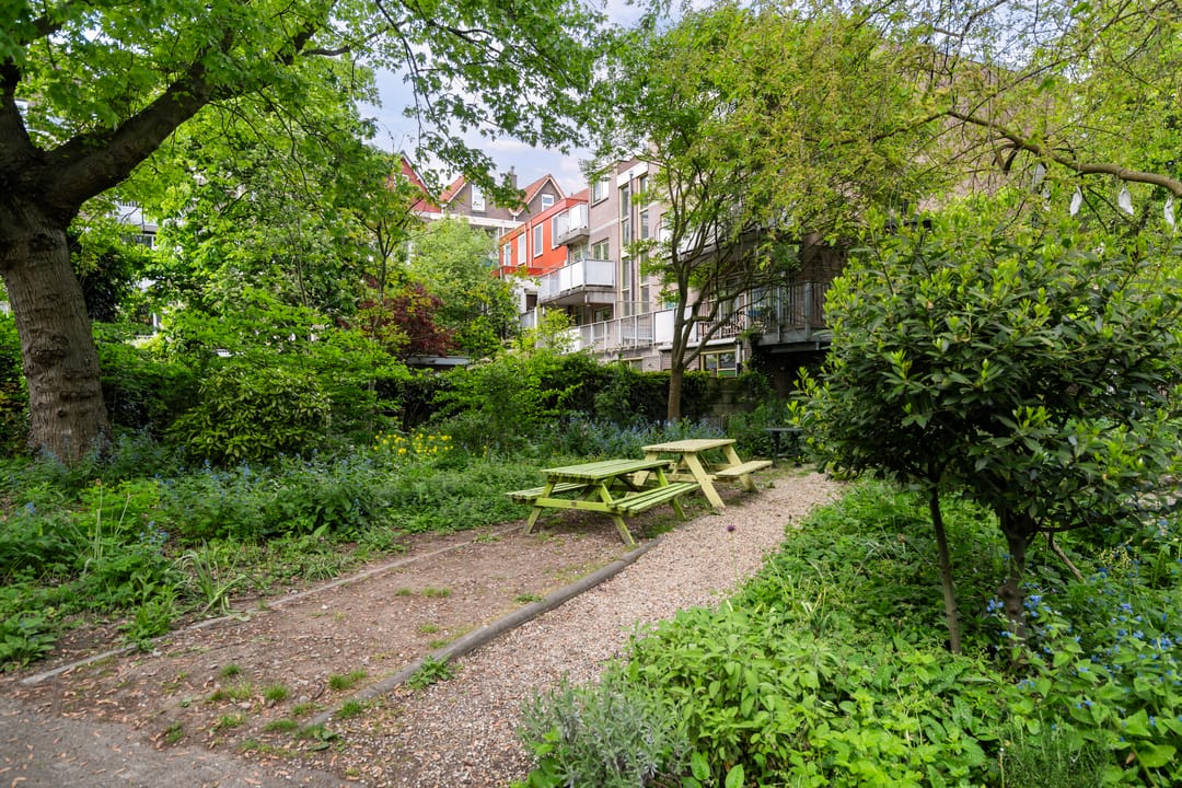 Renovated terraced house with west-facing terrace and private parking in historic Delfshaven — 53