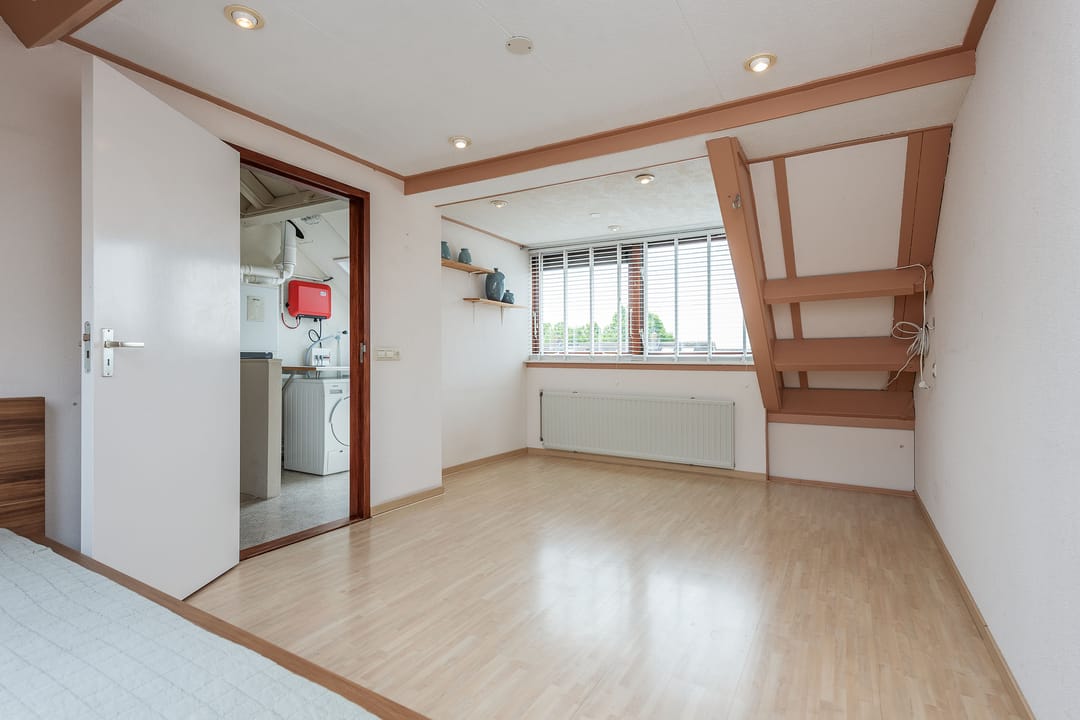 Photo 22 of Huygensstraat 2