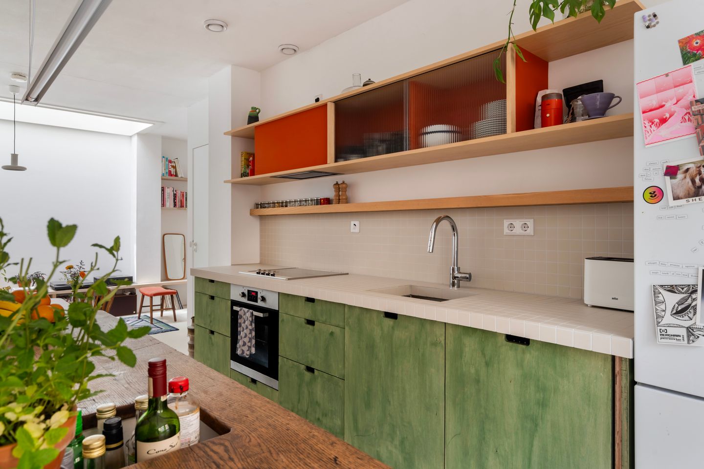 Renovated terraced house with west-facing terrace and private parking in historic Delfshaven — 25