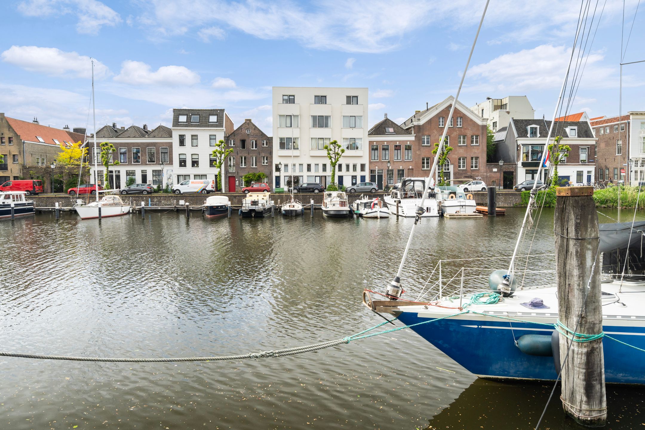 Renovated terraced house with west-facing terrace and private parking in historic Delfshaven — 54