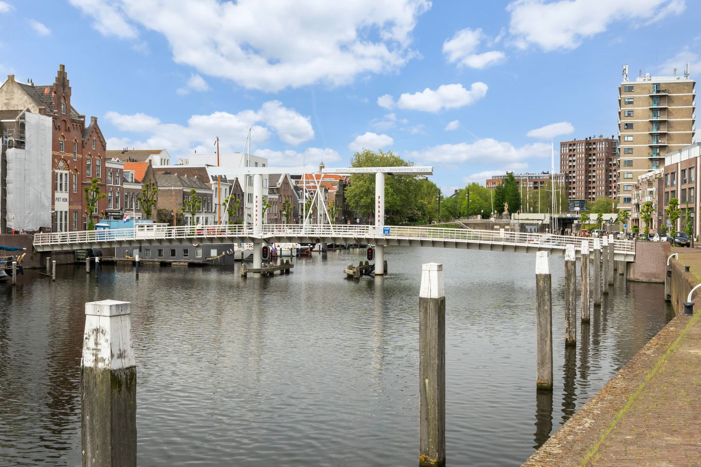 Renovated terraced house with west-facing terrace and private parking in historic Delfshaven — 55