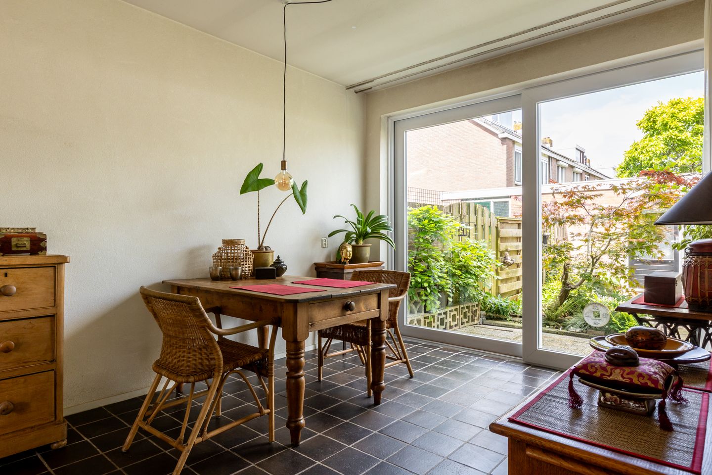 Terraced Family Home with Deep Garden in Child-Friendly Neighborhood — 10