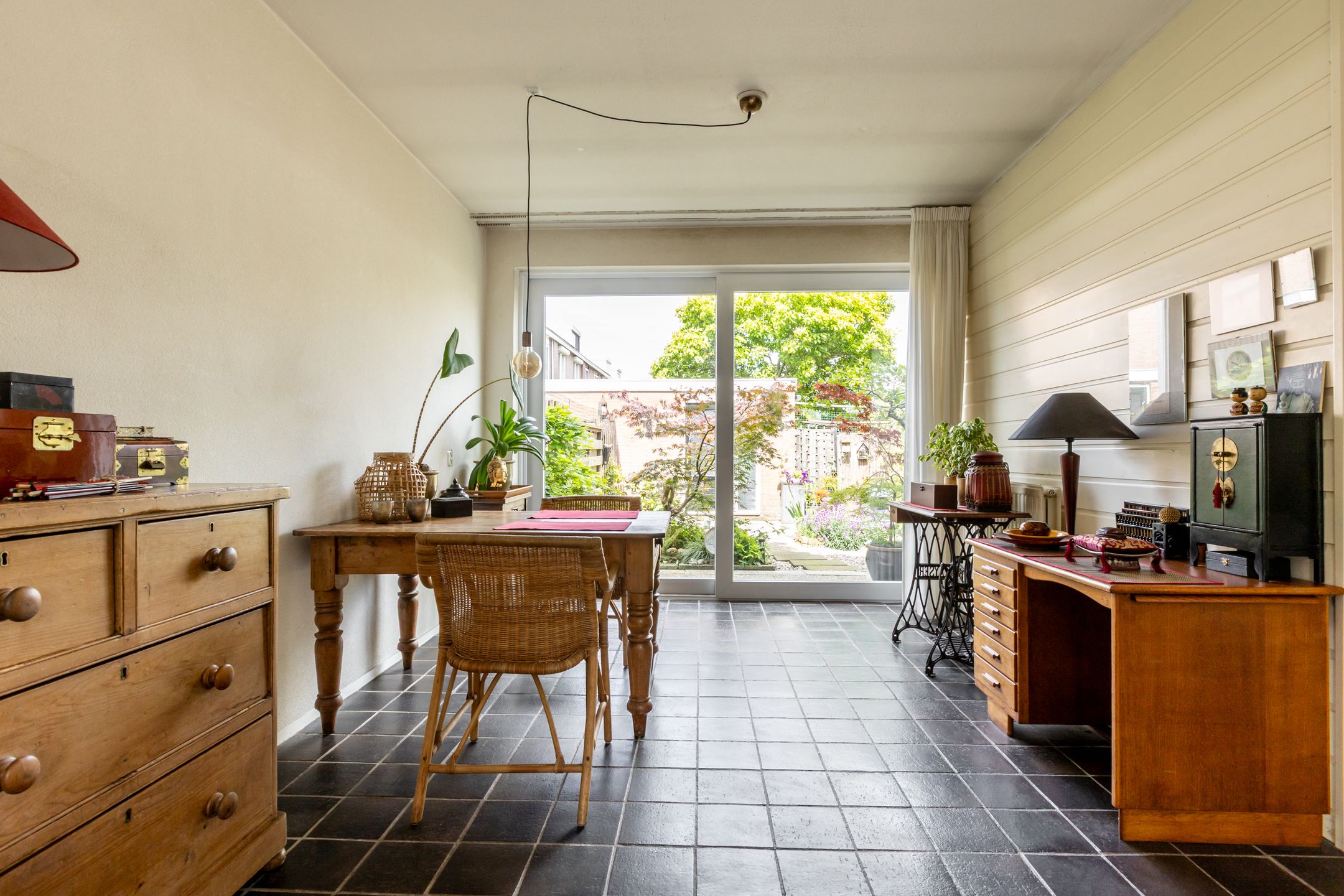 Terraced Family Home with Deep Garden in Child-Friendly Neighborhood — 9