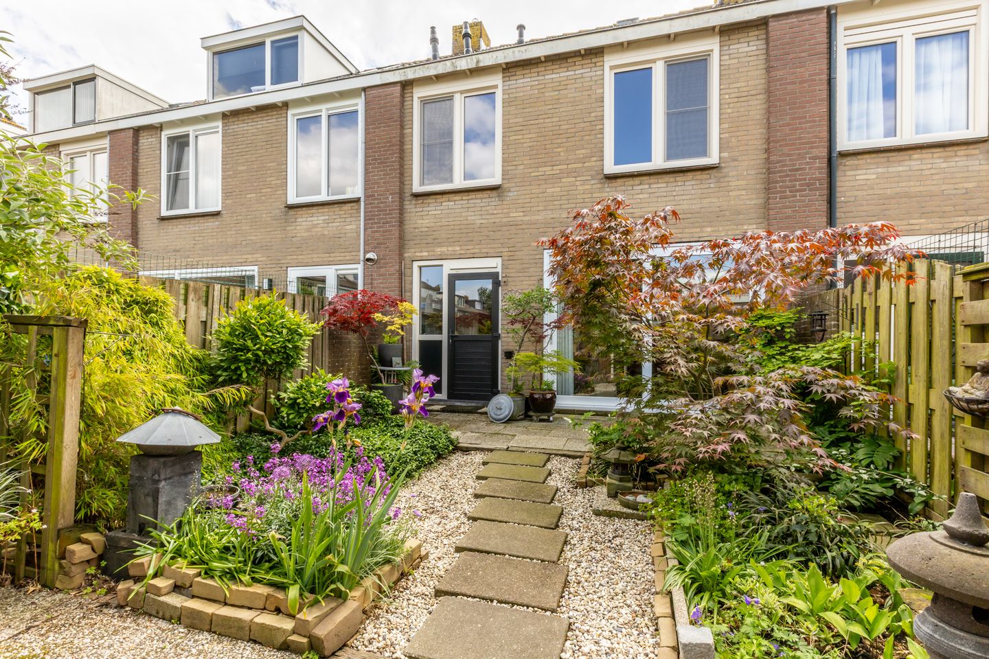 Terraced Family Home with Deep Garden in Child-Friendly Neighborhood — 44