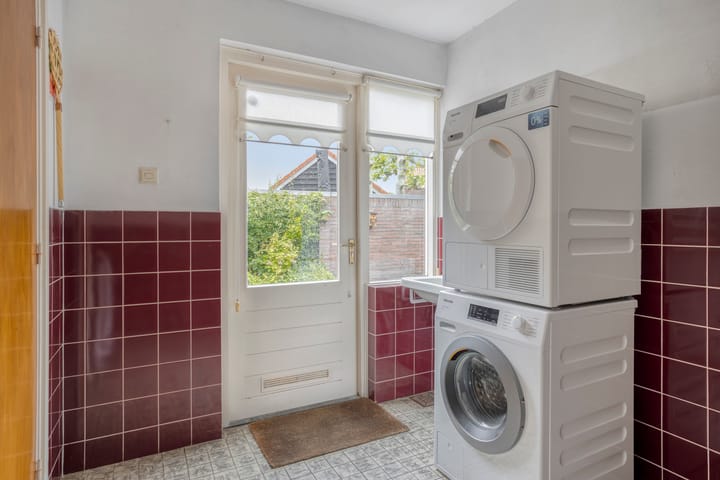 Twee-onder-één-kap te koop: St Odulphusstraat 12, Best