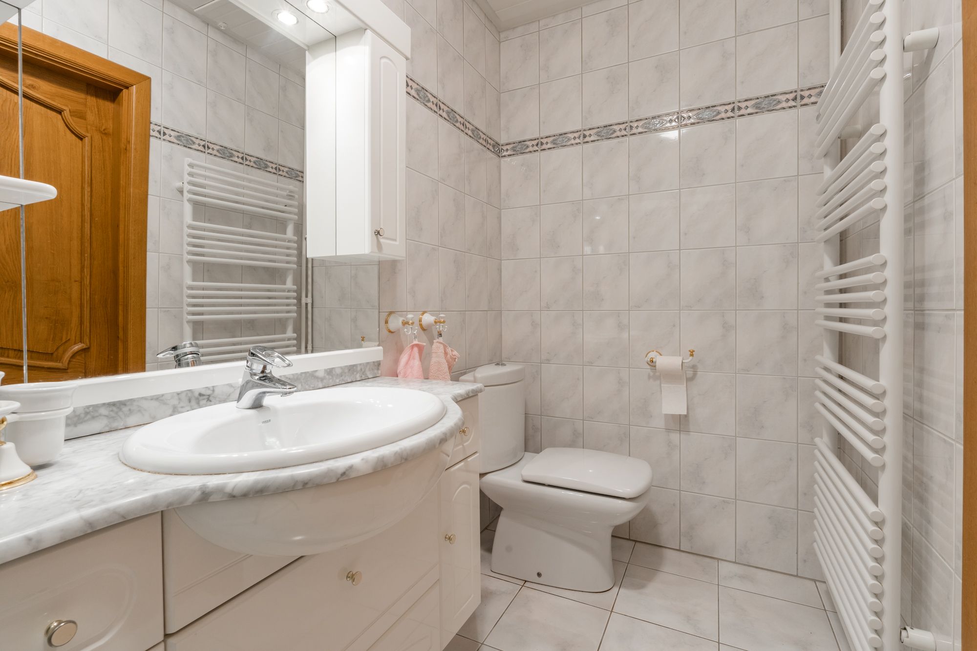 Spacious Bungalow with Large Plot Near the Dutch Border — 27
