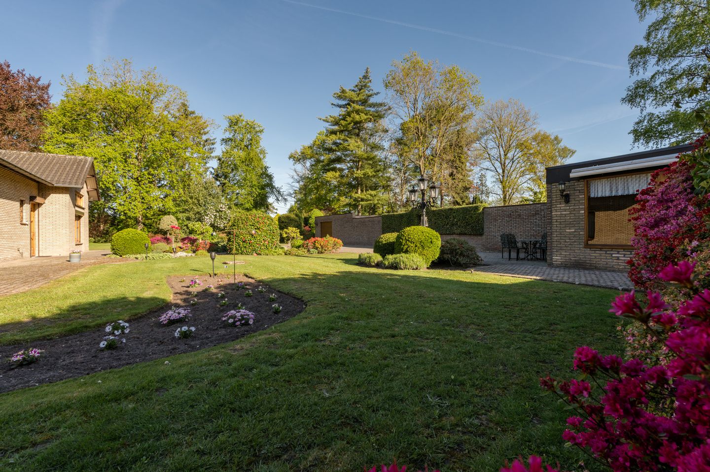 Spacious Bungalow with Large Plot Near the Dutch Border — 44