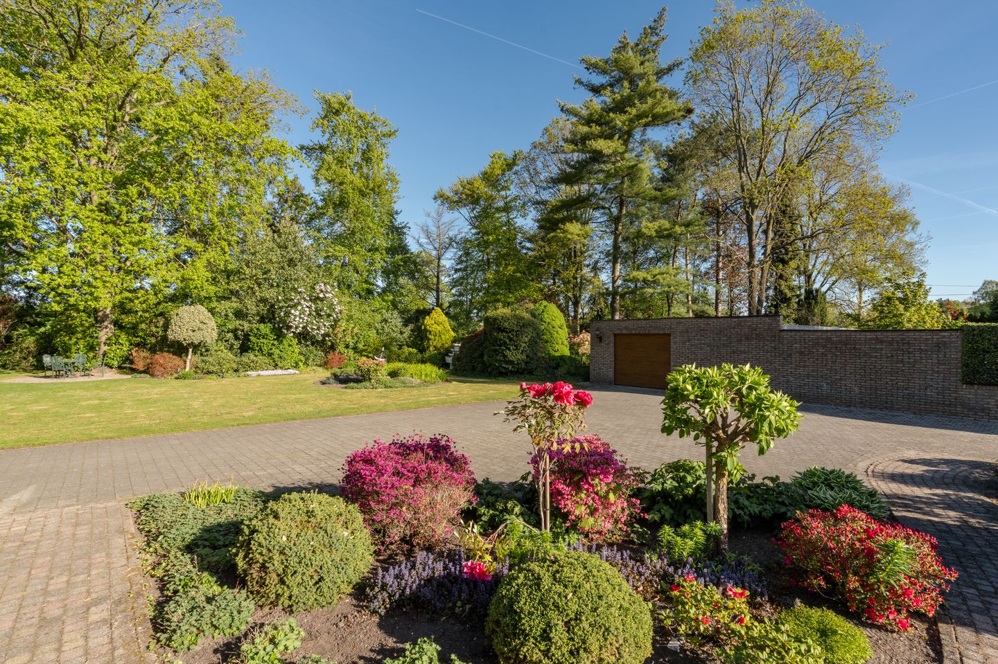 Spacious Bungalow with Large Plot Near the Dutch Border — 50