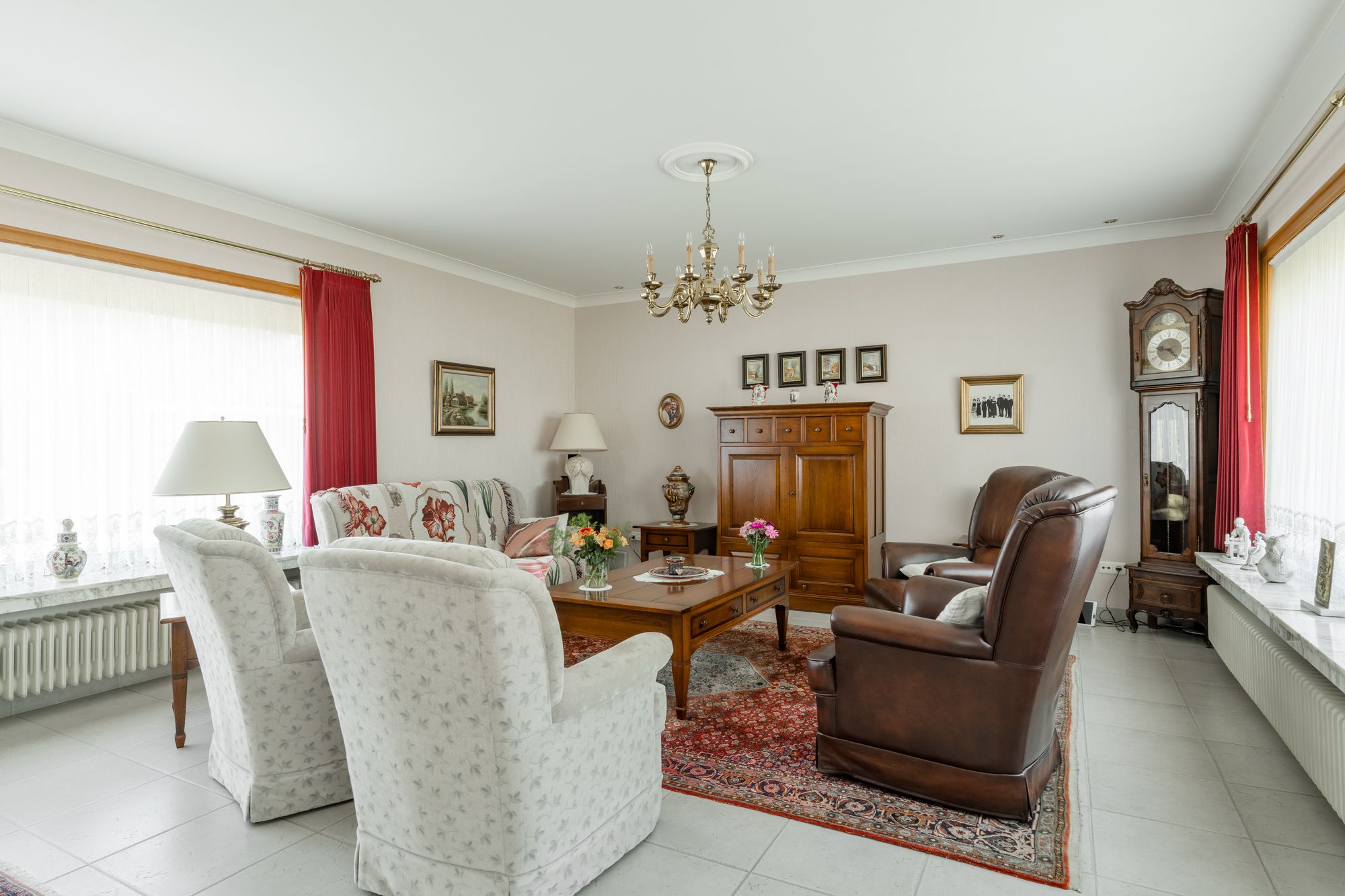 Spacious Bungalow with Large Plot Near the Dutch Border — 12