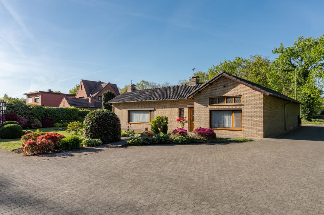 Spacious Bungalow with Large Plot Near the Dutch Border — 46