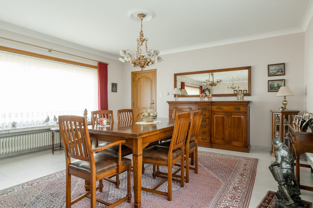 Spacious Bungalow with Large Plot Near the Dutch Border — 16